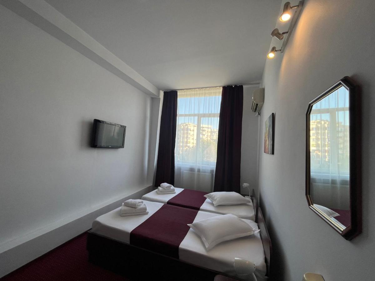 Hotel Tineretului Бухарест Екстер'єр фото